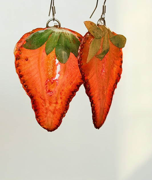 (Merch) Strawberry earrings